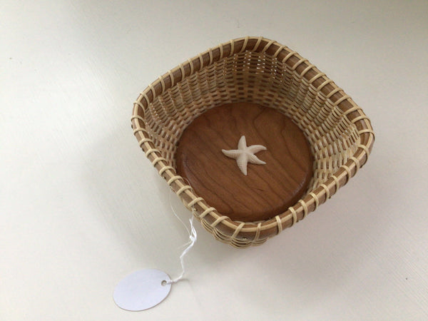 #115 5” cracker basket w/dancing starfish