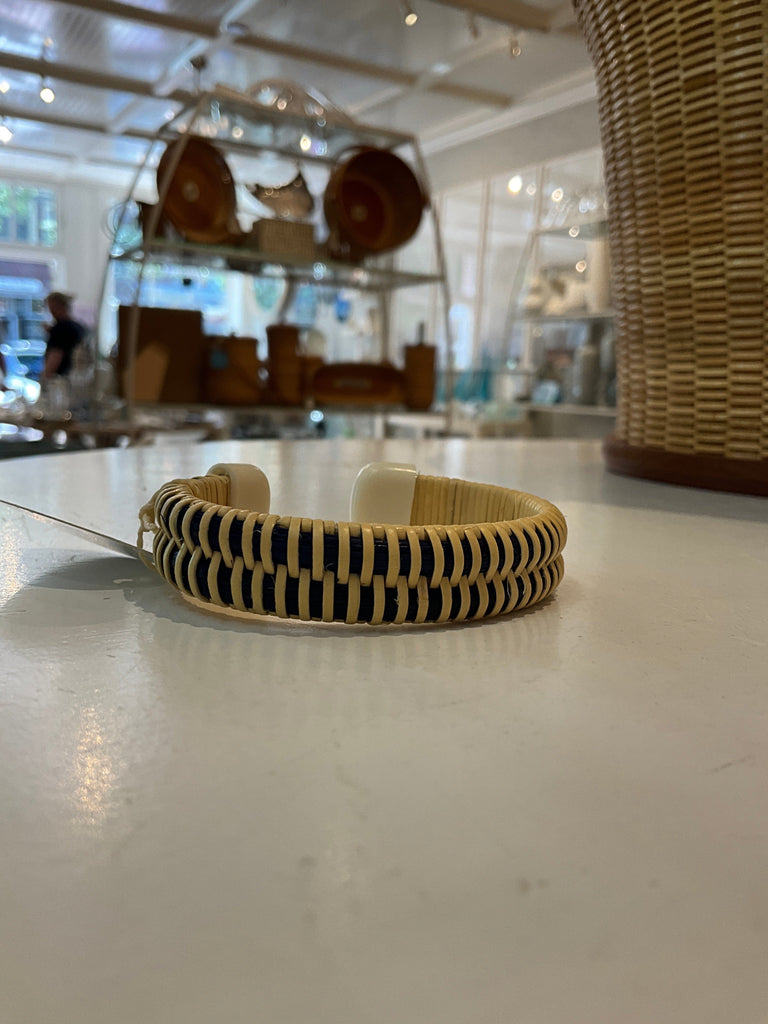 BR-8 two stave cuff with navy