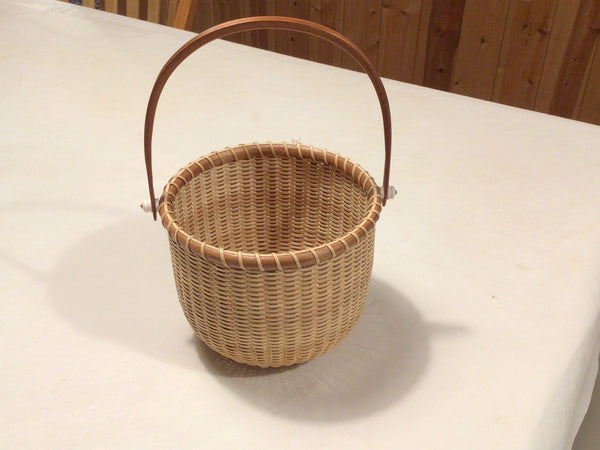 #224 6" round basket with handle