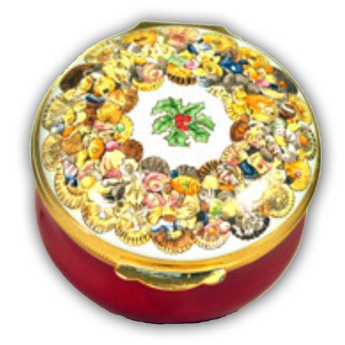 Christmas Shell Wreath Pill Box (Retired)